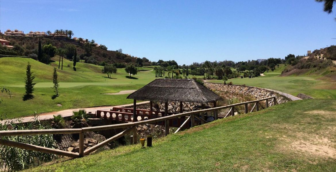 Disfruta del increíble campo de golf de Santa Clara.