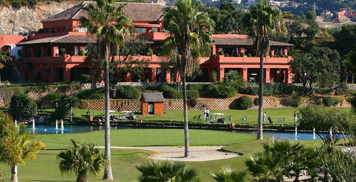 Enjoy an amazing Santa Clara Golf Course.