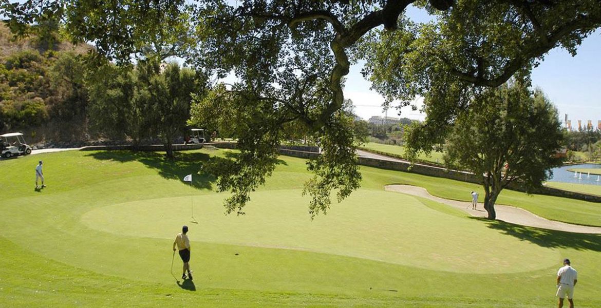 Disfruta del increíble campo de golf de Santa Clara.