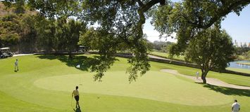 Disfruta del increíble campo de golf de Santa Clara.