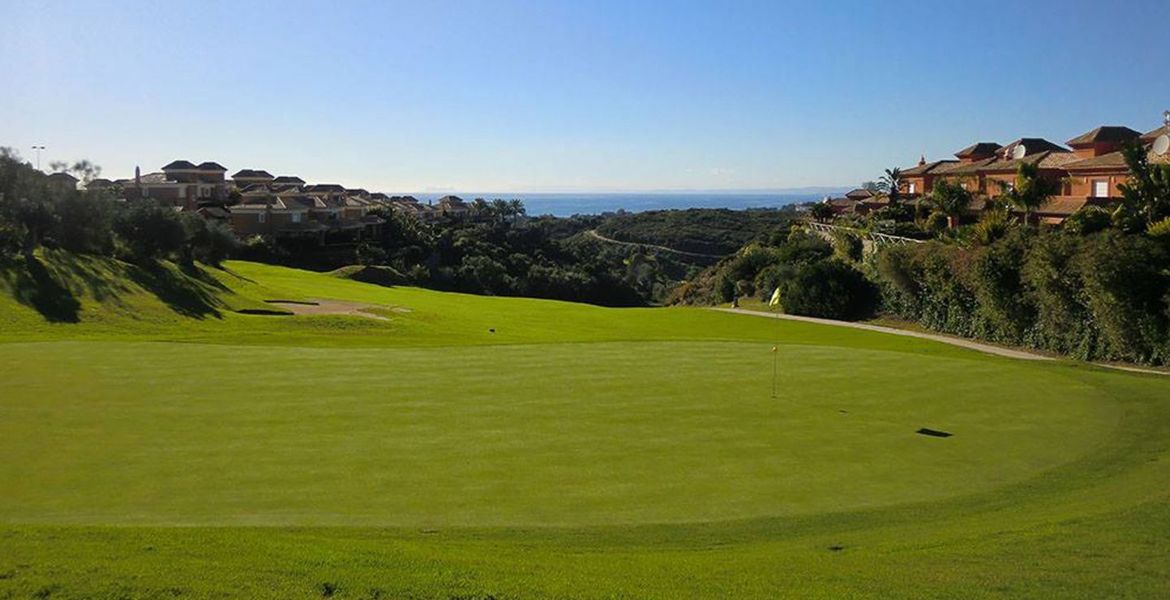 Disfruta del increíble campo de golf de Santa Clara.