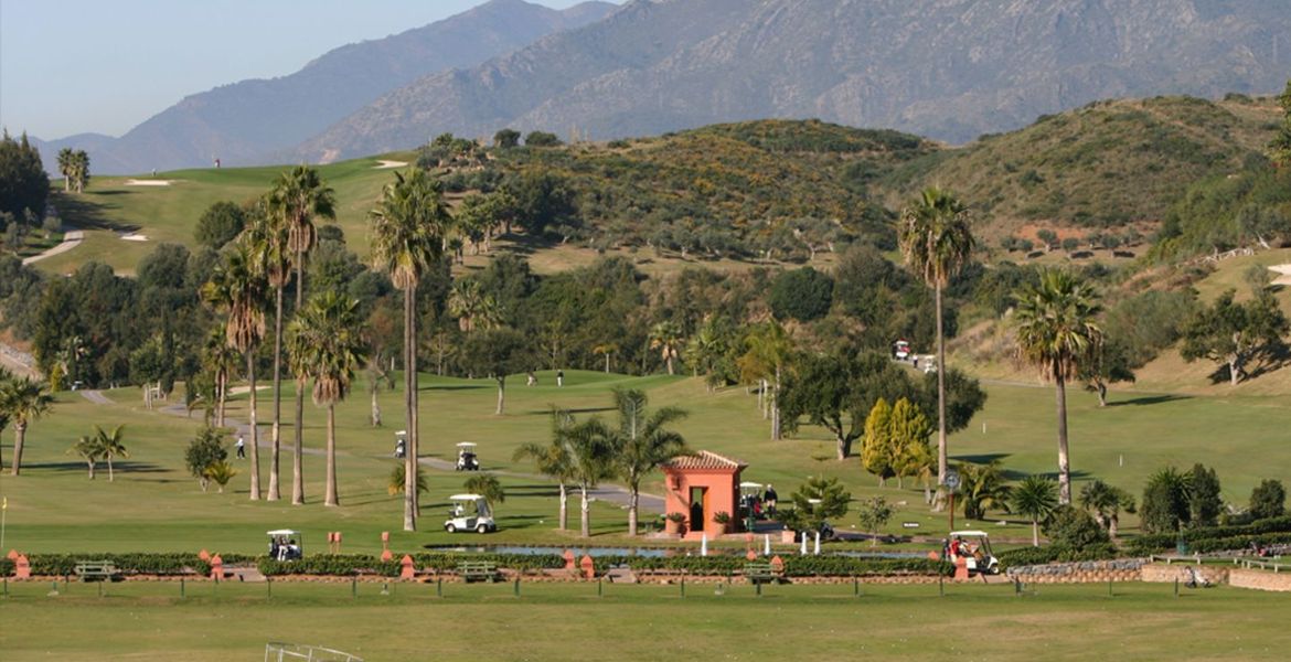 Disfruta del increíble campo de golf de Santa Clara.