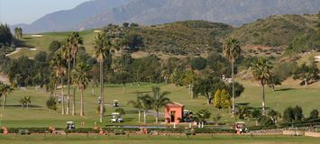 Disfruta del increíble campo de golf de Santa Clara.